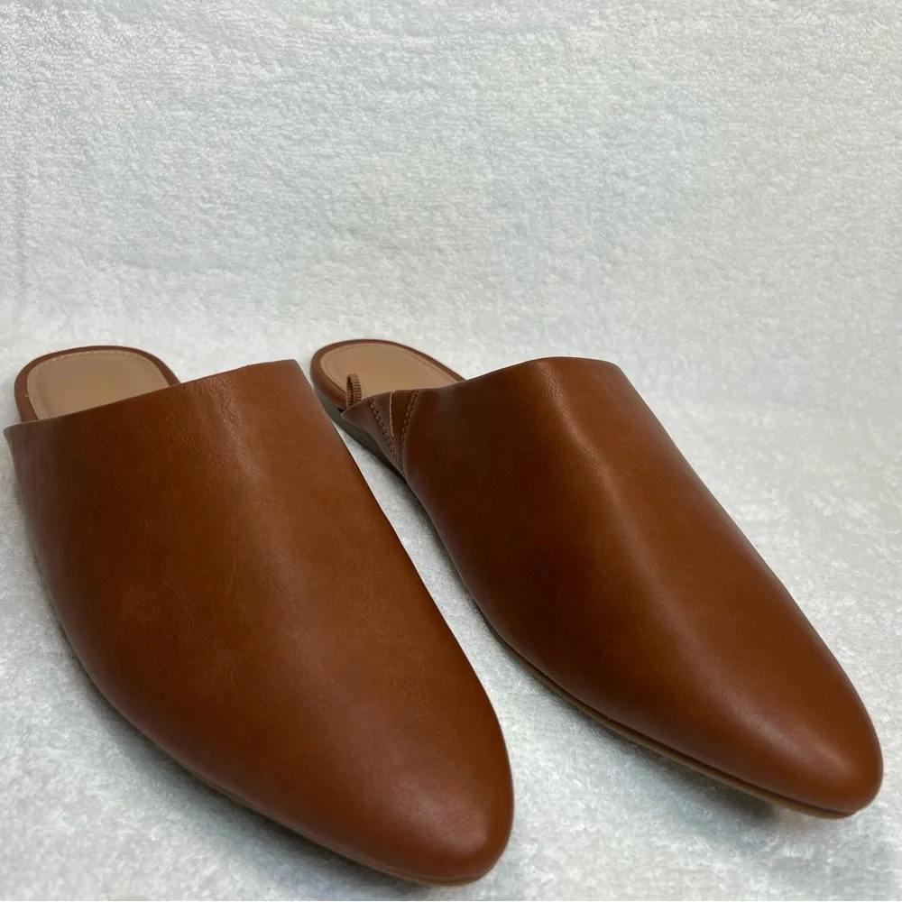 Old Navy brown flat mule size 10